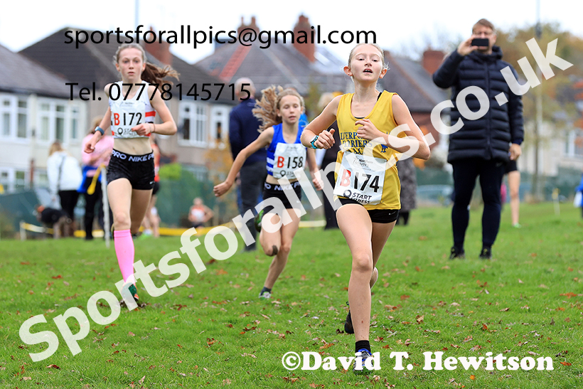 Girls under-13s, 2024 Northern Cross Country Relays, Graves Park, Sheffield.   Photo: David T. Hewitson/Sports for All Pics